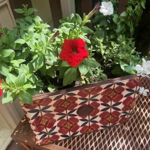 FOSSIL Key-Per Coated Canvas Flower Large Zipper CLUTCH BAG - Picture 3 of 7